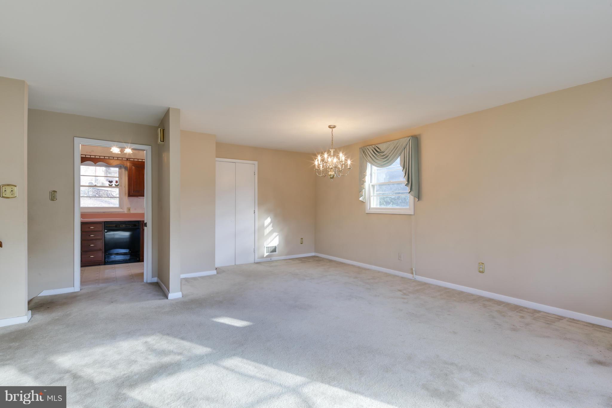3901 Macalpine Road Ellicott City, MD 21042 - Photo 4 of 30 LIVING ROOM