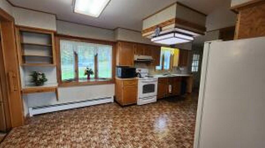 10 Field Street Millinocket, ME 04462 - Photo 23 of 52 21