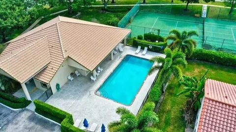 $895,000 | 5754 Aspen Ridge Circle, Delray Beach, FL 33484