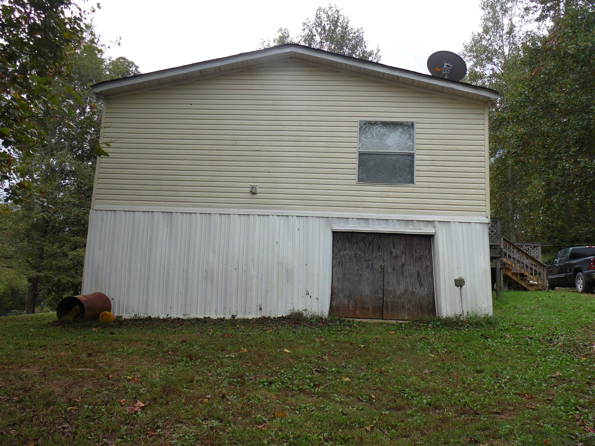 6531 Porters Branch Road Santa Fe, TN 38482 - Photo 3 of 18 a front view of a house with garden