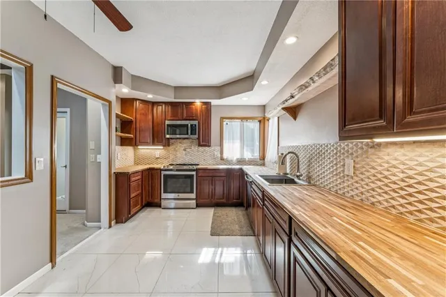 $400,000 | 336 Southwest Raintree Drive, Lee's Summit, MO 64082