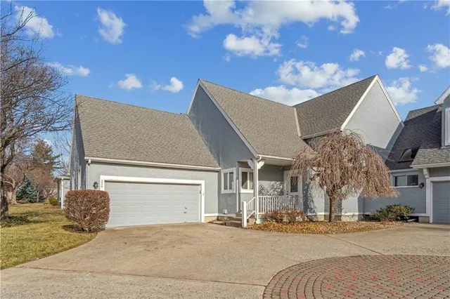$400,000 | 336 Southwest Raintree Drive, Lee's Summit, MO 64082