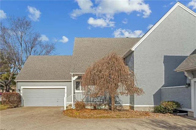 $400,000 | 336 Southwest Raintree Drive, Lee's Summit, MO 64082