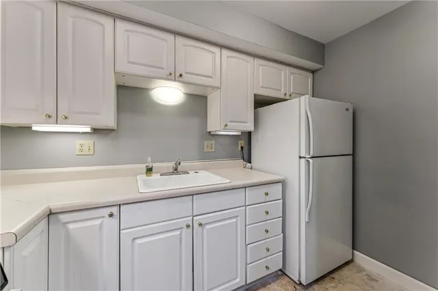 $400,000 | 336 Southwest Raintree Drive, Lee's Summit, MO 64082