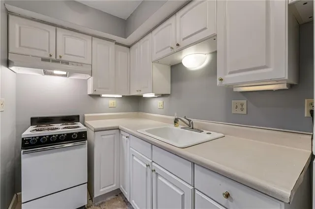 $400,000 | 336 Southwest Raintree Drive, Lee's Summit, MO 64082