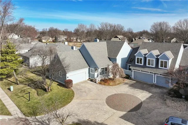 $400,000 | 336 Southwest Raintree Drive, Lee's Summit, MO 64082