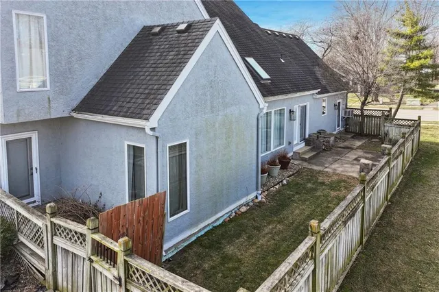 $400,000 | 336 Southwest Raintree Drive, Lee's Summit, MO 64082