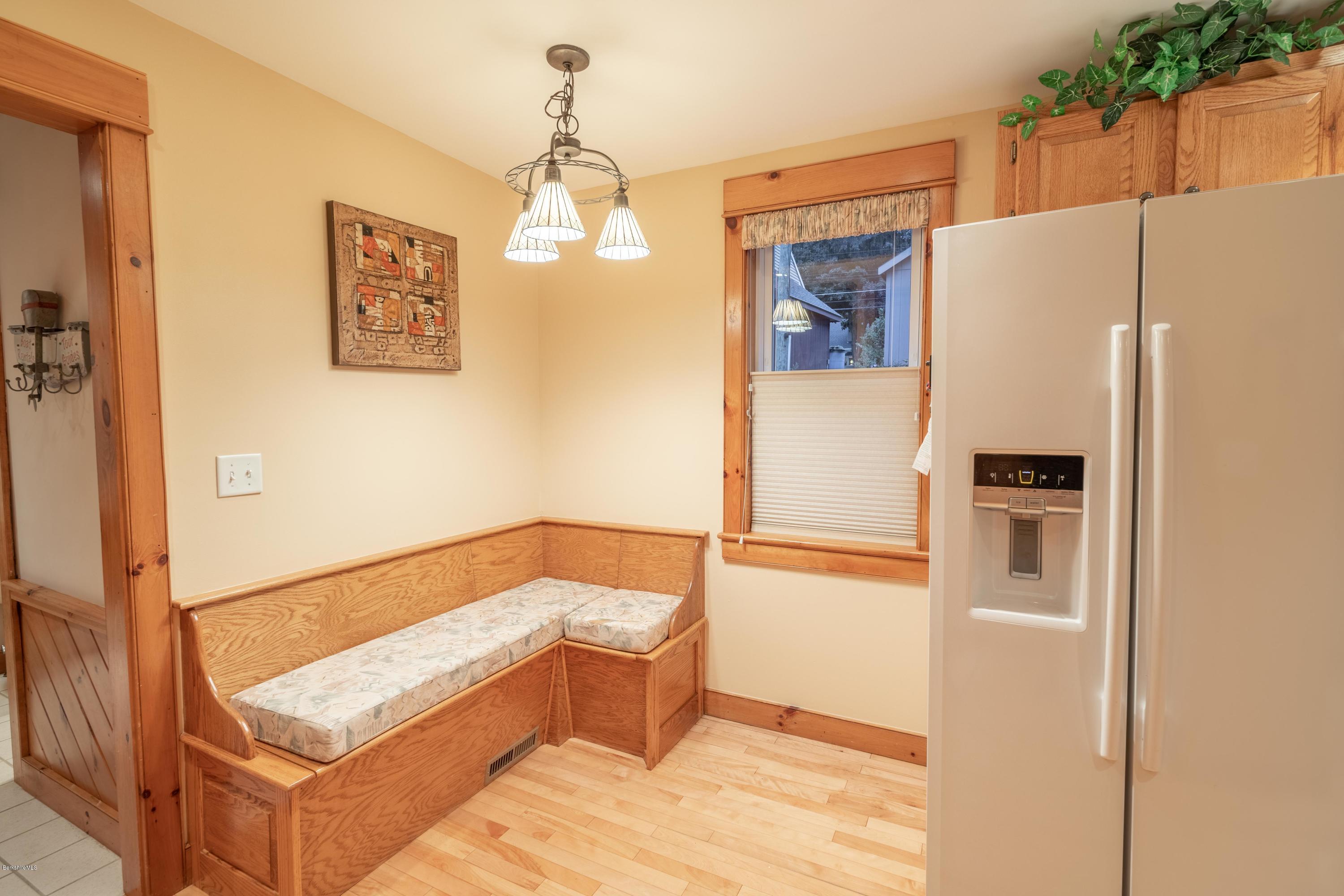 5 Peters Path Pittsfield, MA 01201 - Photo 14 of 60 Kitchen sitting area