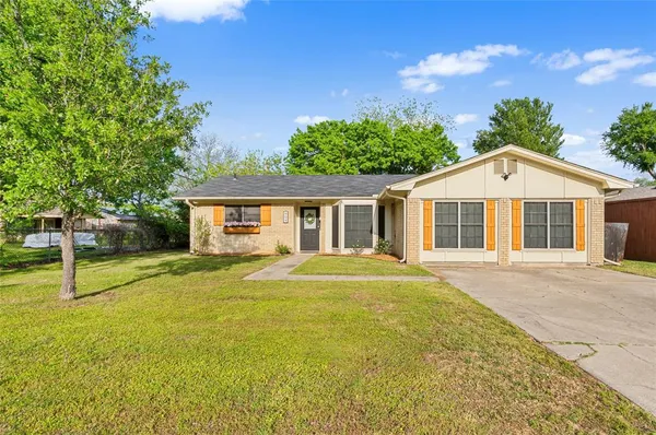 $320,000 | 904 Kent Drive, Gainesville, TX 76240