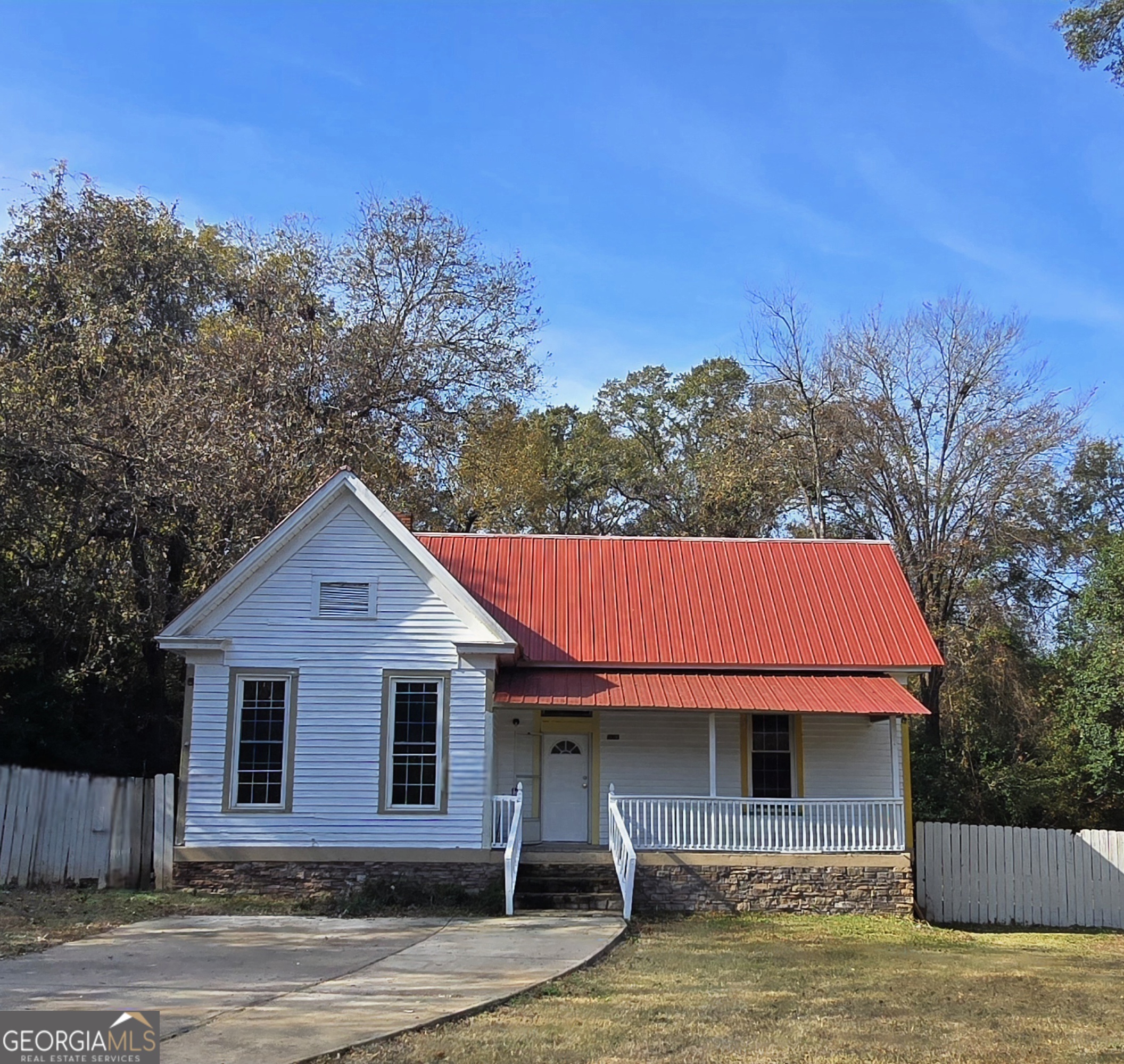 509 Anderson Avenue Fort Valley, GA 31030 - Photo 2 of 22 a view of a house with a swimming pool