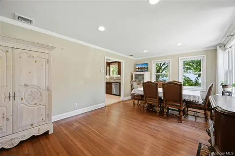 $619,000 | 17 Pauchogue Avenue, East Islip, NY 11730