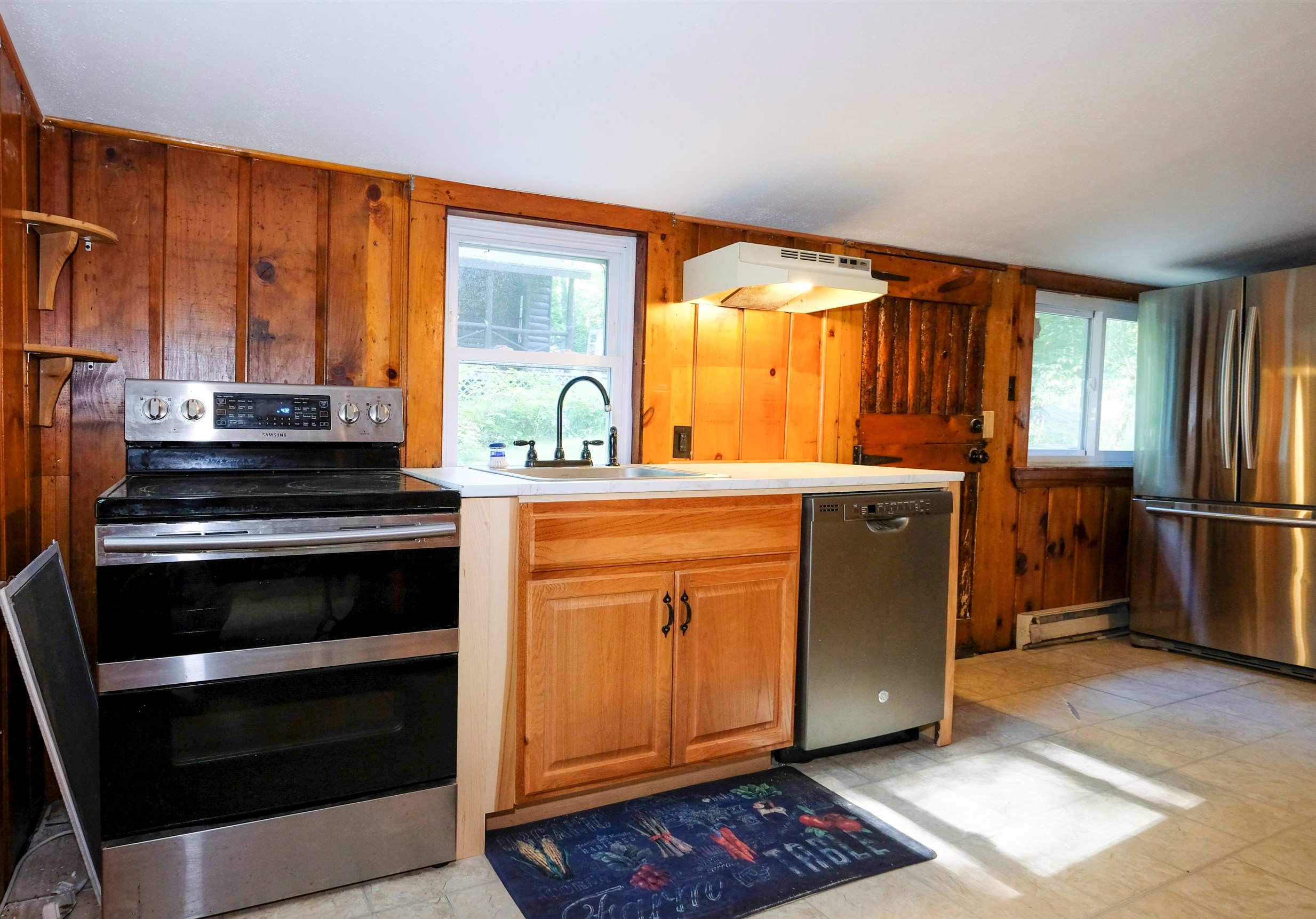37 Spring Street Pelham, NH 03076 - Photo 3 of 27