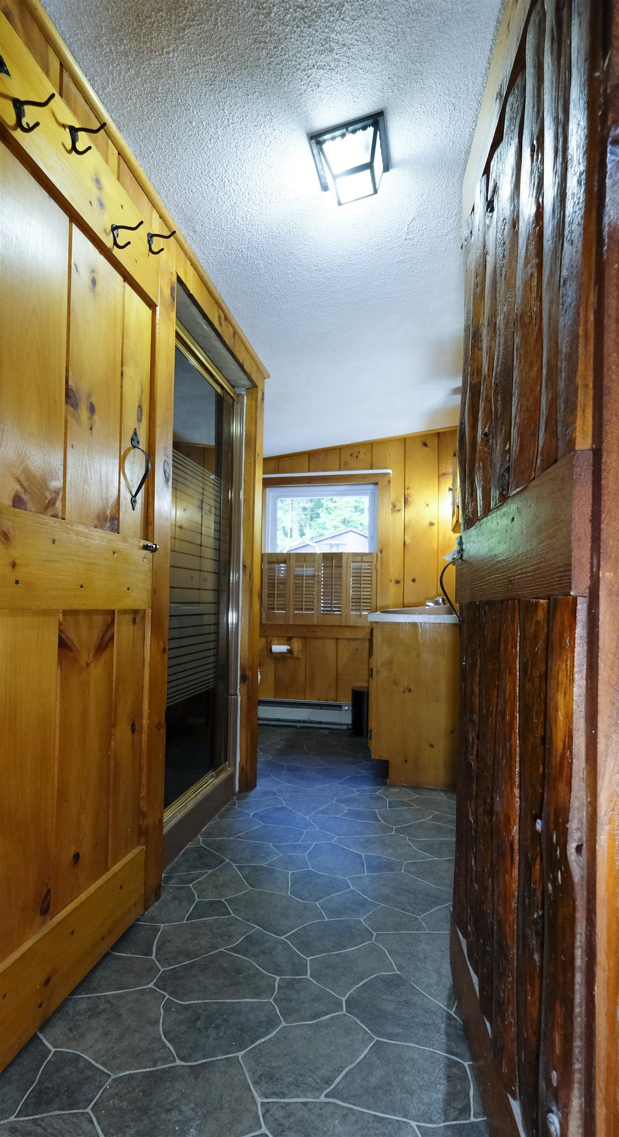 37 Spring Street Pelham, NH 03076 - Photo 5 of 27