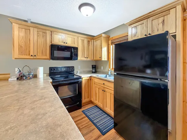 $189,900 | 408 Quadna Mountain Rd Hill, Hill City, MN 55748