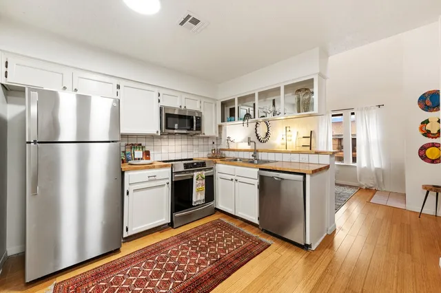 $199,900 | 5608 Cougar Drive, Unit 220, Austin, TX 78745