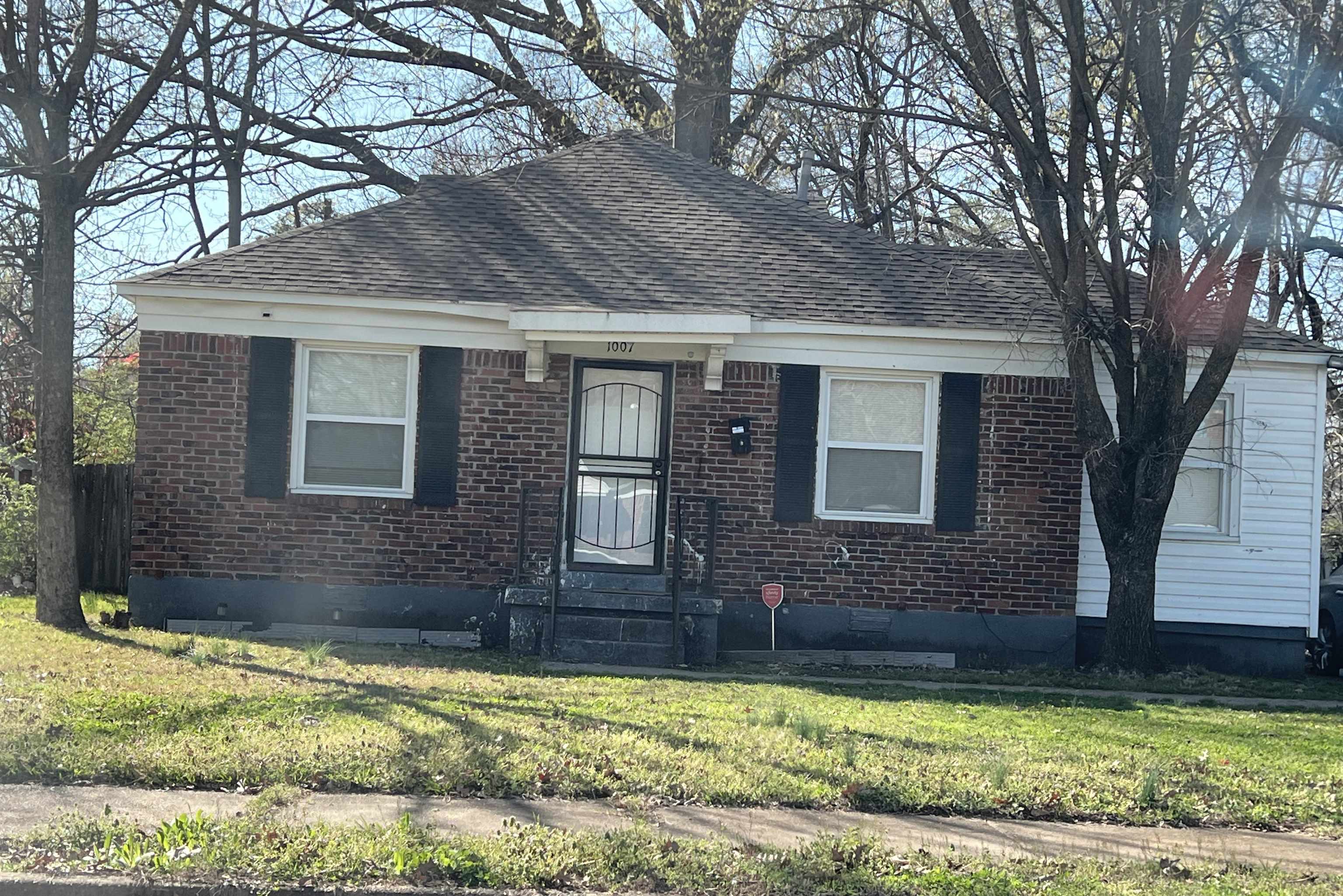 1007 Railton Road Memphis, TN 38111 - Photo 1 of 12 a front view of a house with a yard