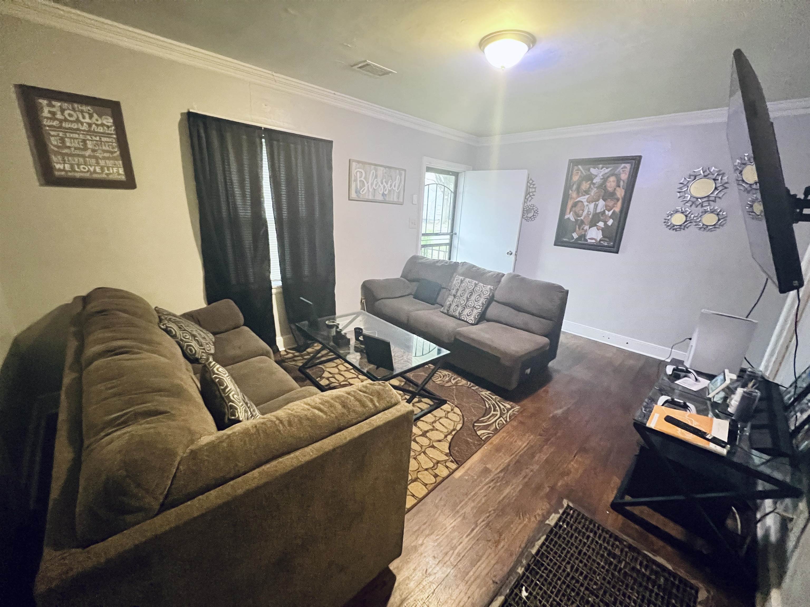1007 Railton Road Memphis, TN 38111 - Photo 2 of 12 a living room with furniture and a couch