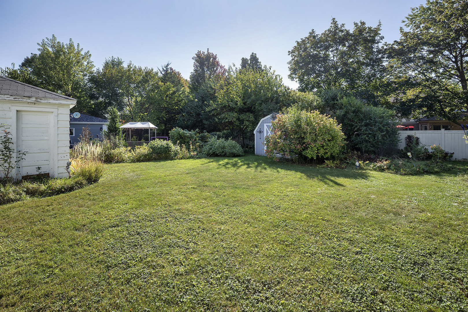 2221 Illinois Road Northbrook, IL 60062 - Photo 6 of 8 a backyard of a house with a garden and plants