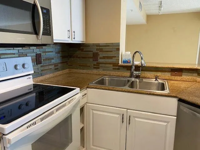 $2,390 | 1000 Scotia Drive, Unit 504, Hypoluxo, FL 33462