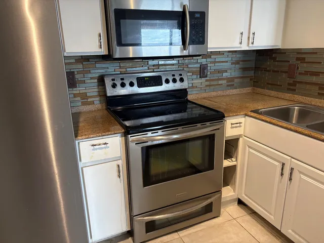 $2,390 | 1000 Scotia Drive, Unit 504, Hypoluxo, FL 33462