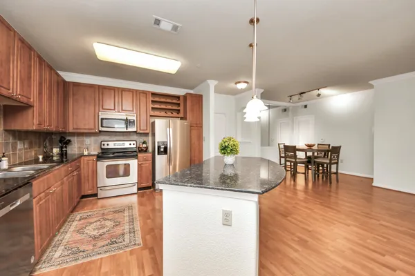 $2,000 | 1711 Old Spanish Trail, Unit 324, Houston, TX 77054