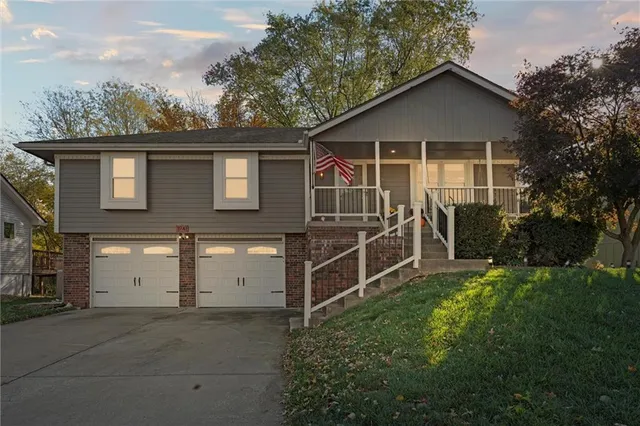 $340,000 | 1941 Northeast Patterson Drive, Lee's Summit, MO 64086