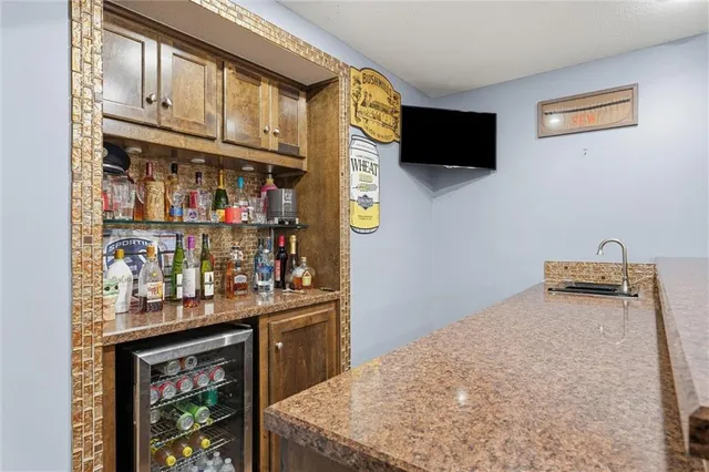 $340,000 | 1941 Northeast Patterson Drive, Lee's Summit, MO 64086