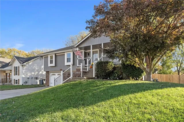 $340,000 | 1941 Northeast Patterson Drive, Lee's Summit, MO 64086