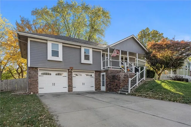 $340,000 | 1941 Northeast Patterson Drive, Lee's Summit, MO 64086