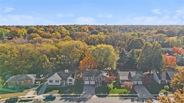 $340,000 | 1941 Northeast Patterson Drive, Lee's Summit, MO 64086