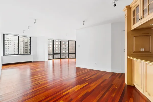 $14,995 | 155 West 70th Street, Unit 11D | Upper West Side