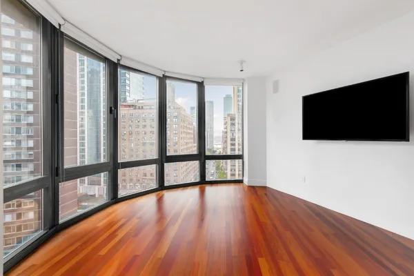 $14,995 | 155 West 70th Street, Unit 11D | Upper West Side