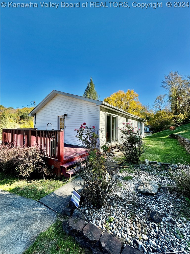 111 Roberts Road Dunbar, WV 25064 - Photo 4 of 23 Gallery Image 4