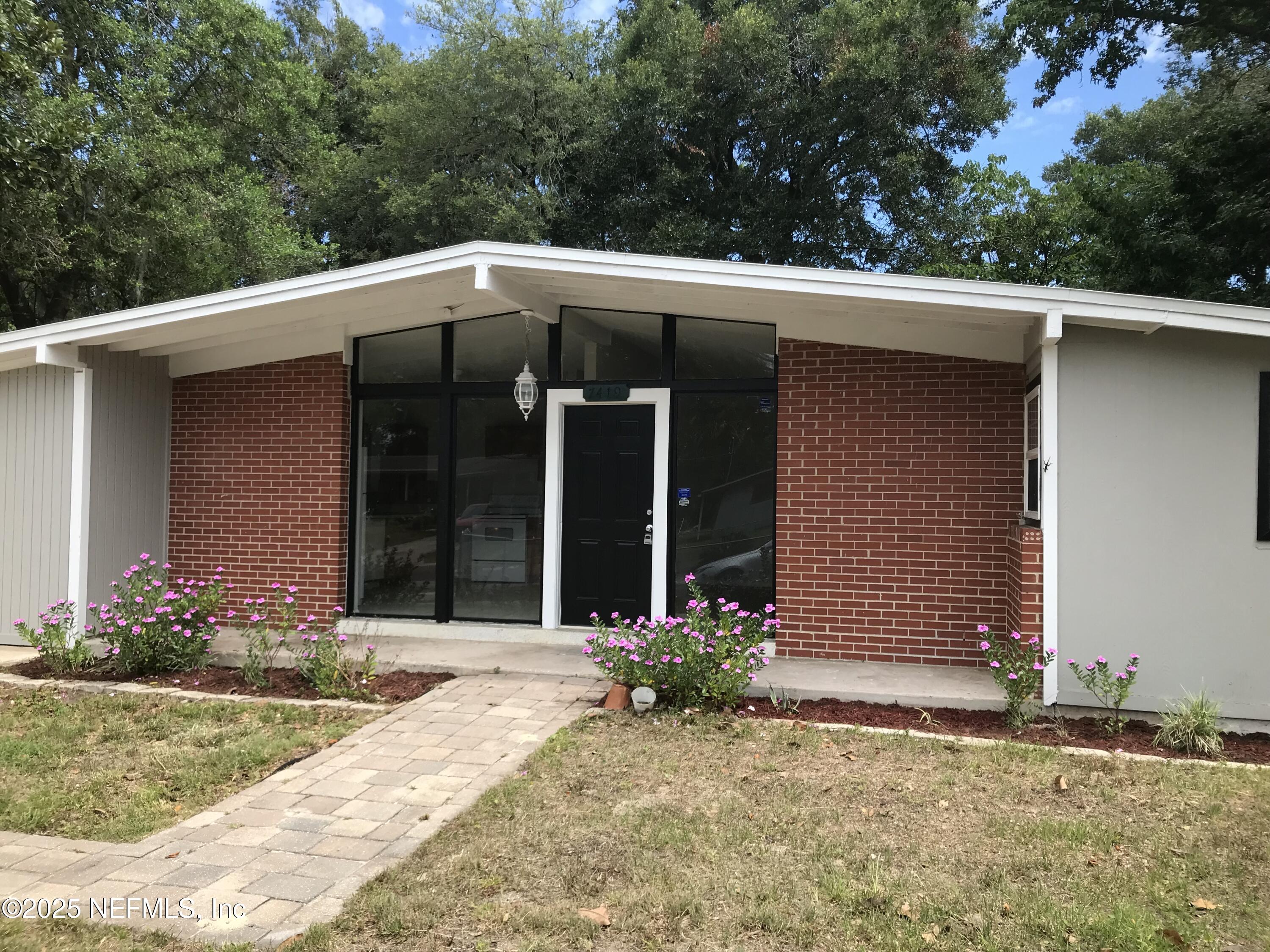 7419 Sandhurst Road South Jacksonville, FL 32277 - Photo 2 of 16 a front view of a house with garden