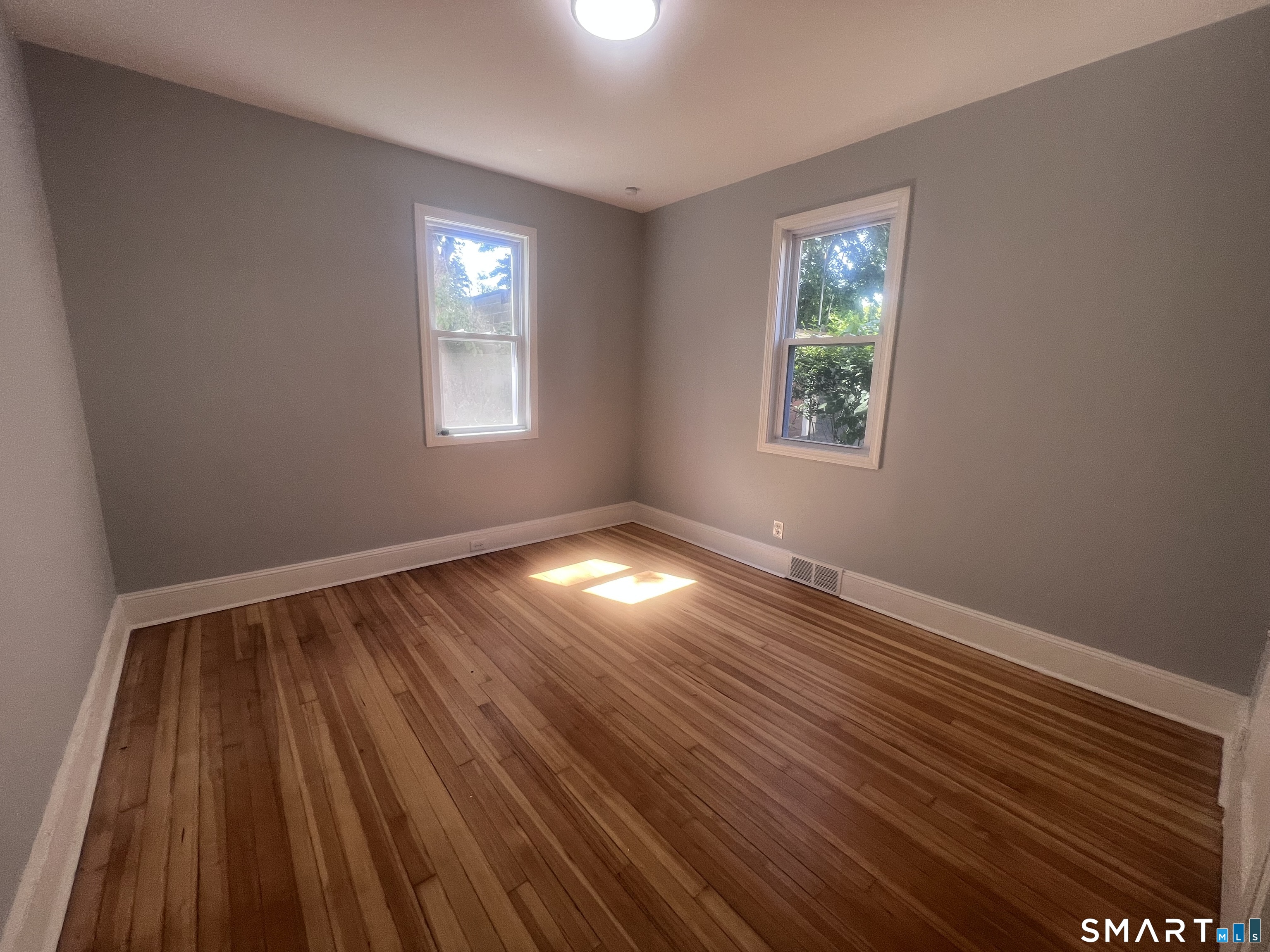 333 Ridgefield Avenue Bridgeport, CT 06610 - Photo 14 of 17 BEDROOM 3