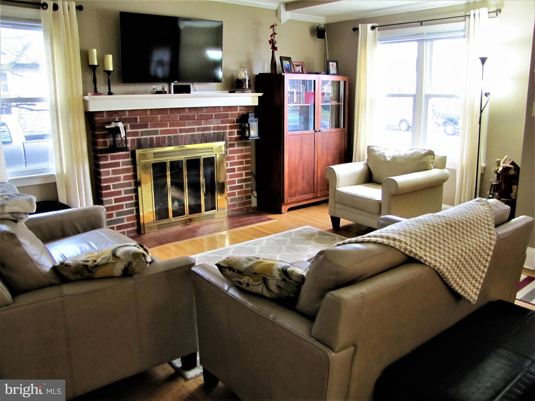 6310 South Orchard Road Linthicum, MD 21090 - Photo 13 of 52 Living room
