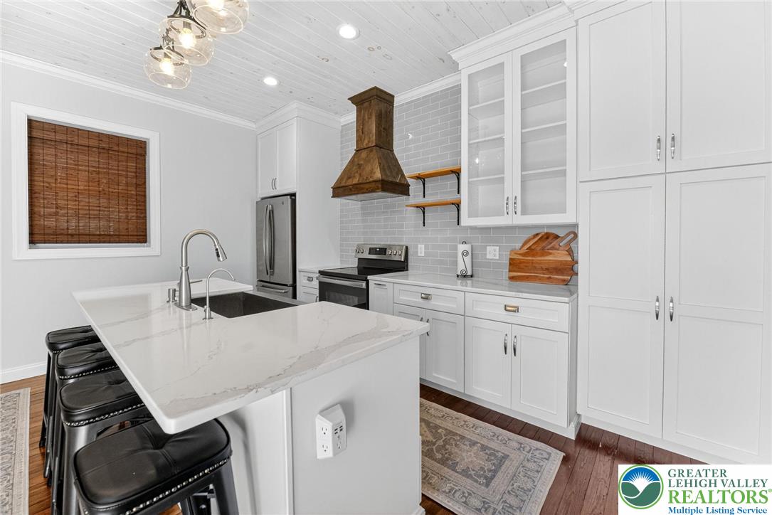 4430 Coplay Creek Road, Unit B Schnecksville, PA 18078 - Photo 6 of 27 a view of kitchen with breakfast area