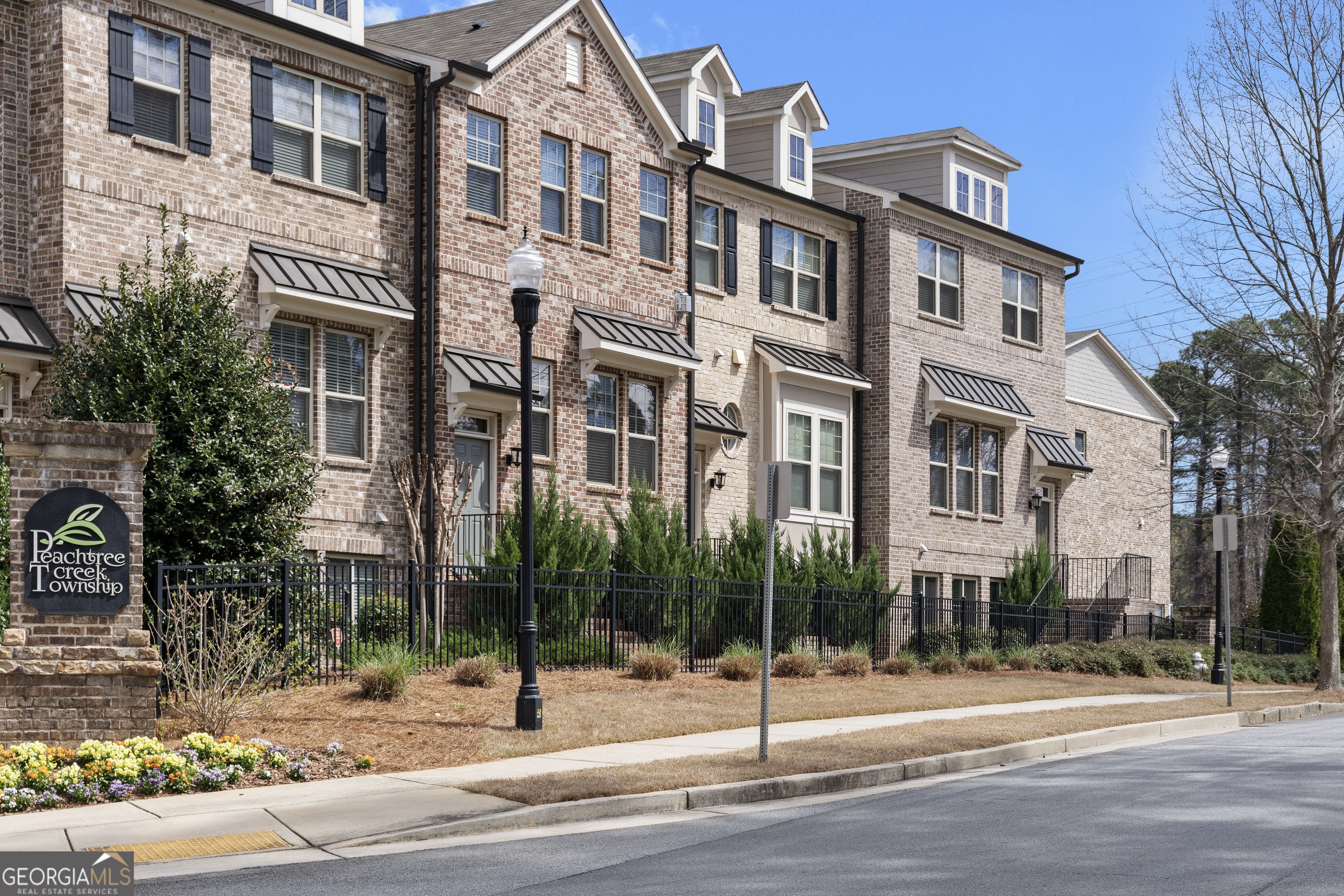 1833 Hislop Lane Atlanta, GA 30345 - Photo 3 of 39