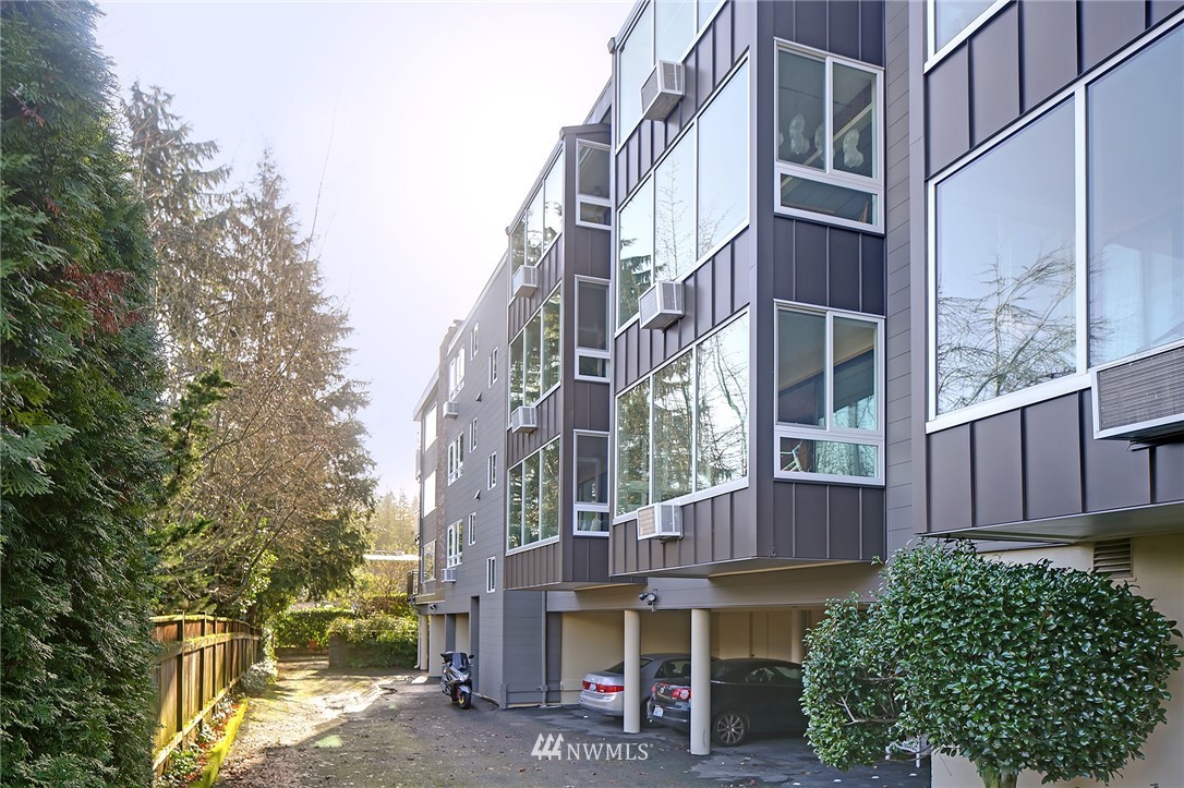 5101 Northeast 55th Street, Unit 103 Seattle, WA 98105 - Photo 2 of 19