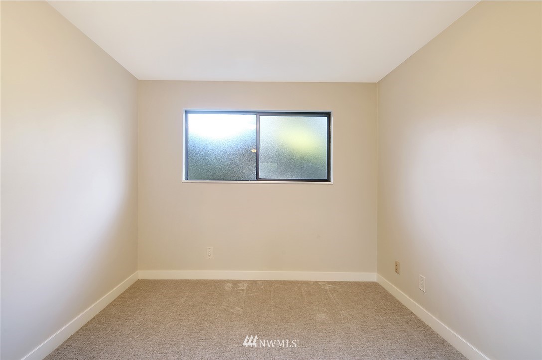 5101 Northeast 55th Street, Unit 103 Seattle, WA 98105 - Photo 17 of 19