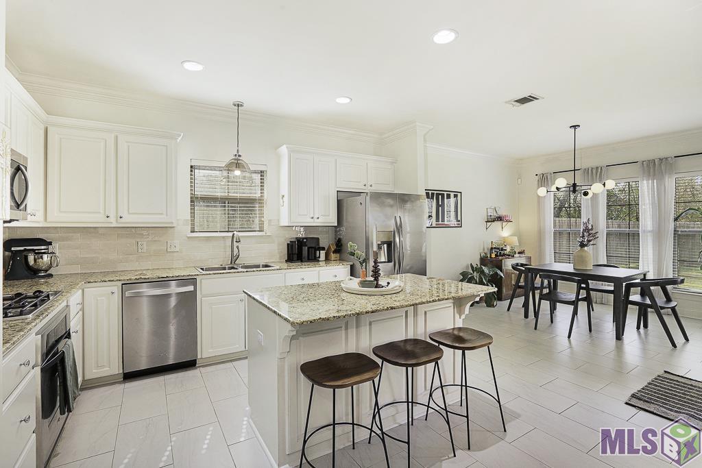 9114 Magnolia Leaf Avenue Baton Rouge, LA 70810 - Photo 5 of 26