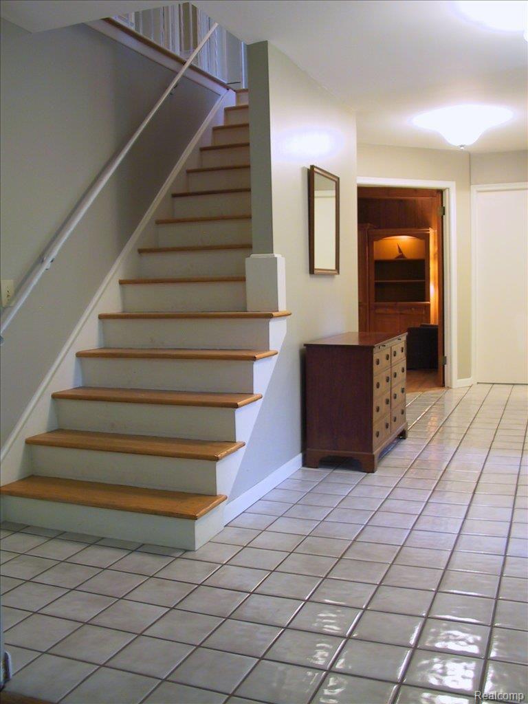 25675 Dennison Road Franklin, MI 48025 - Photo 4 of 22 Foyer Stairs-1436