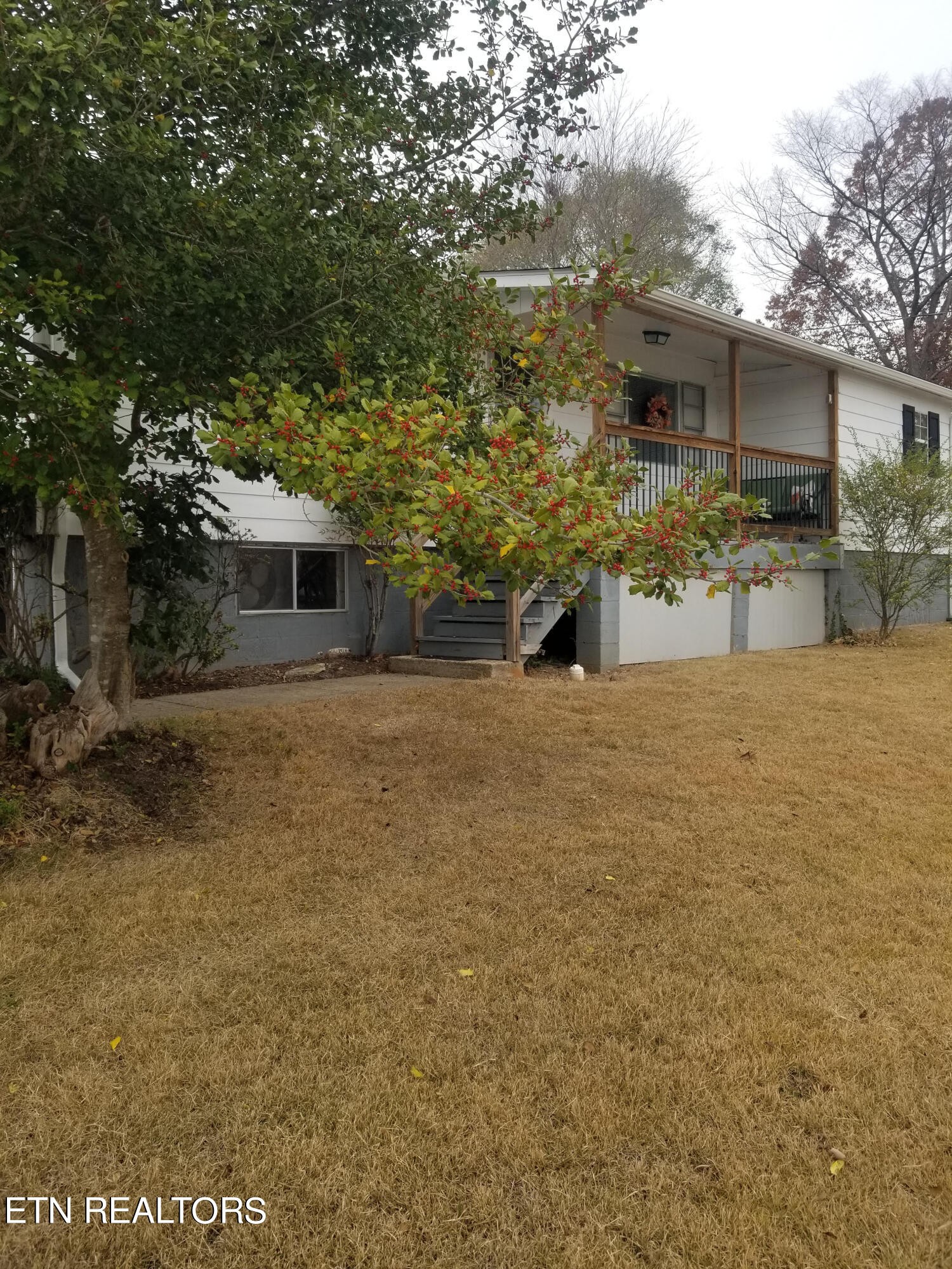 308 Vermont Avenue Oak Ridge, TN 37830 - Photo 3 of 18