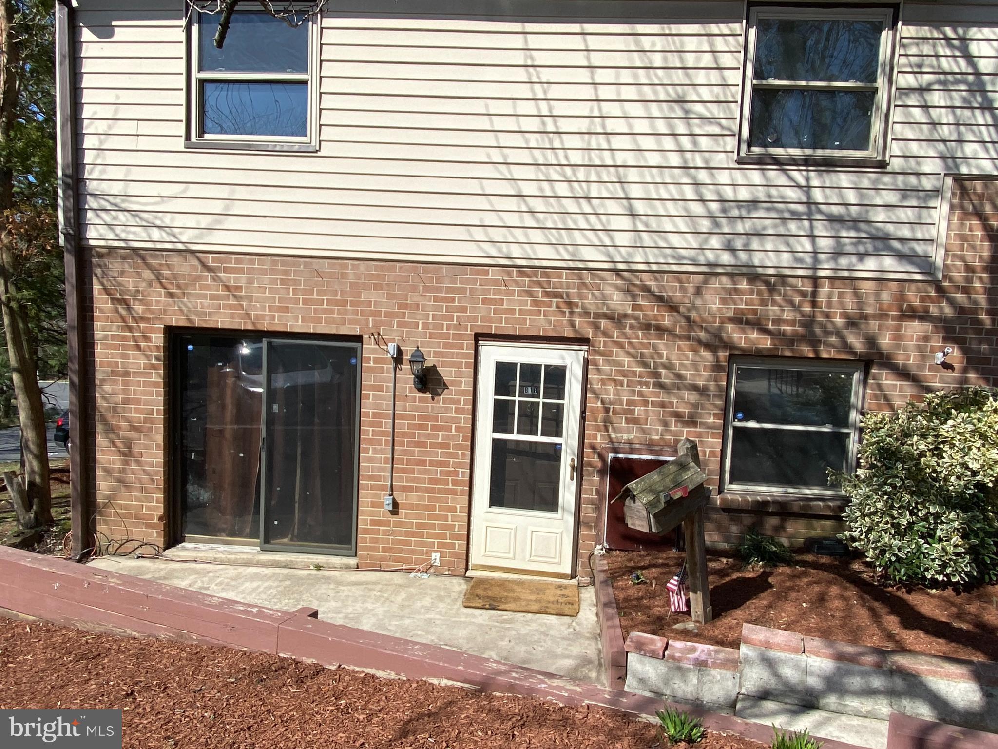280 Bridgewater Road, Unit B18 Brookhaven, PA 19015 - Photo 2 of 23 Patio for entertaining
