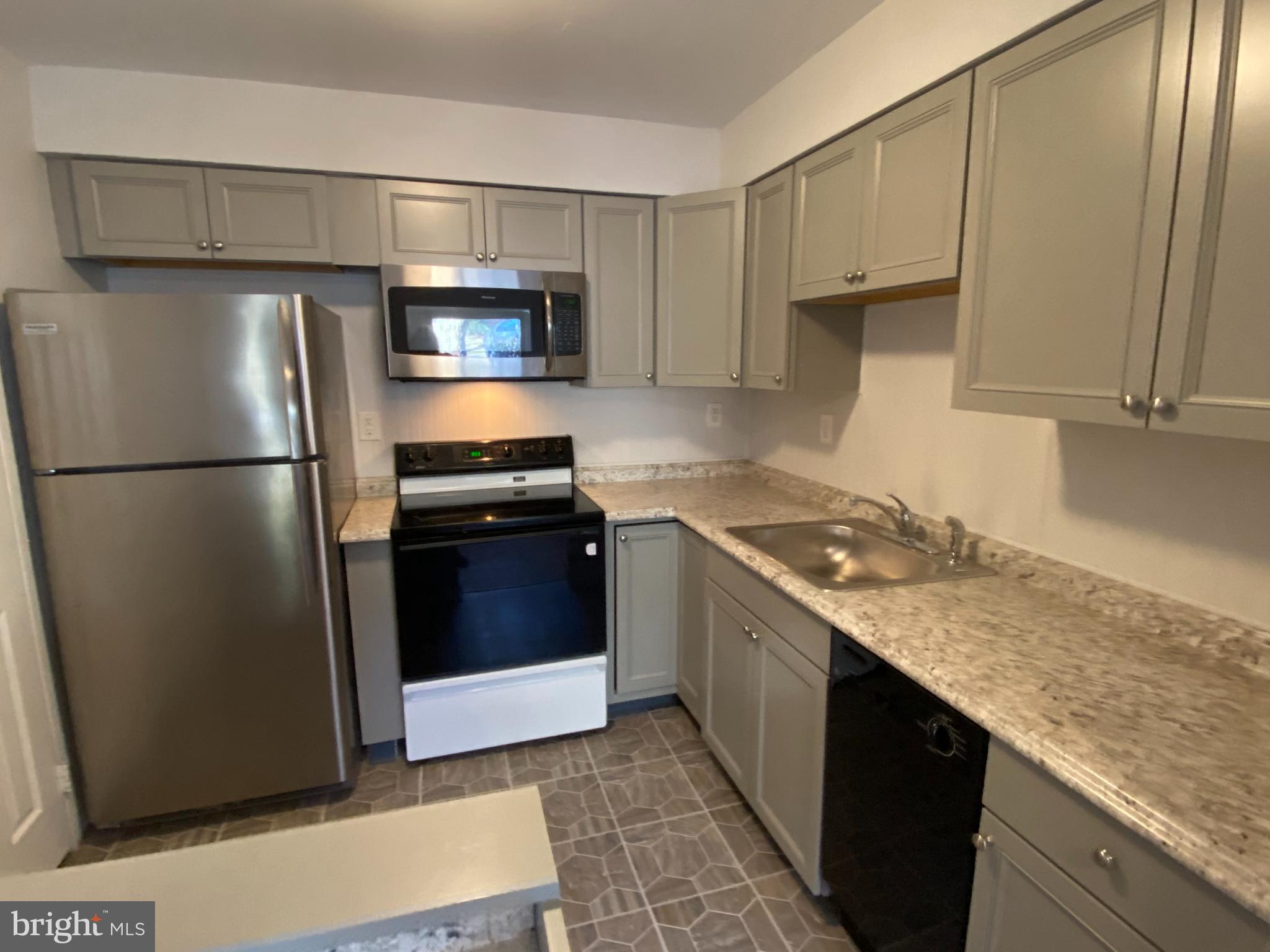 280 Bridgewater Road, Unit B18 Brookhaven, PA 19015 - Photo 12 of 23 Brand new cabinets and counters
