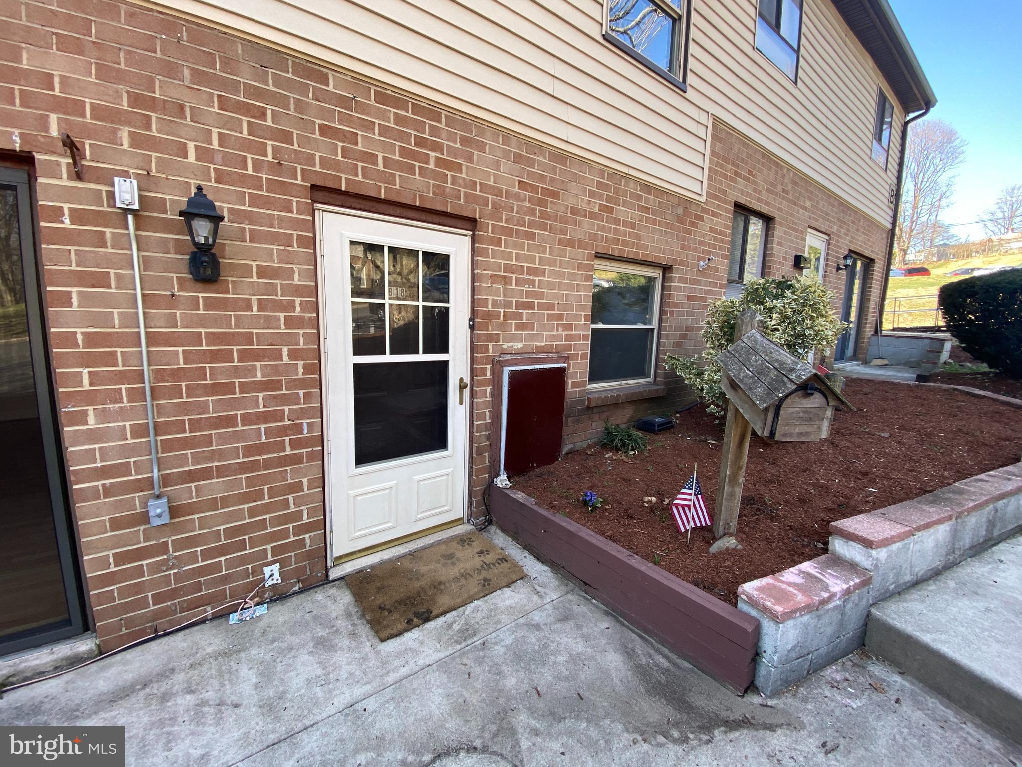 280 Bridgewater Road, Unit B18 Brookhaven, PA 19015 - Photo 4 of 23 Small Garden area
