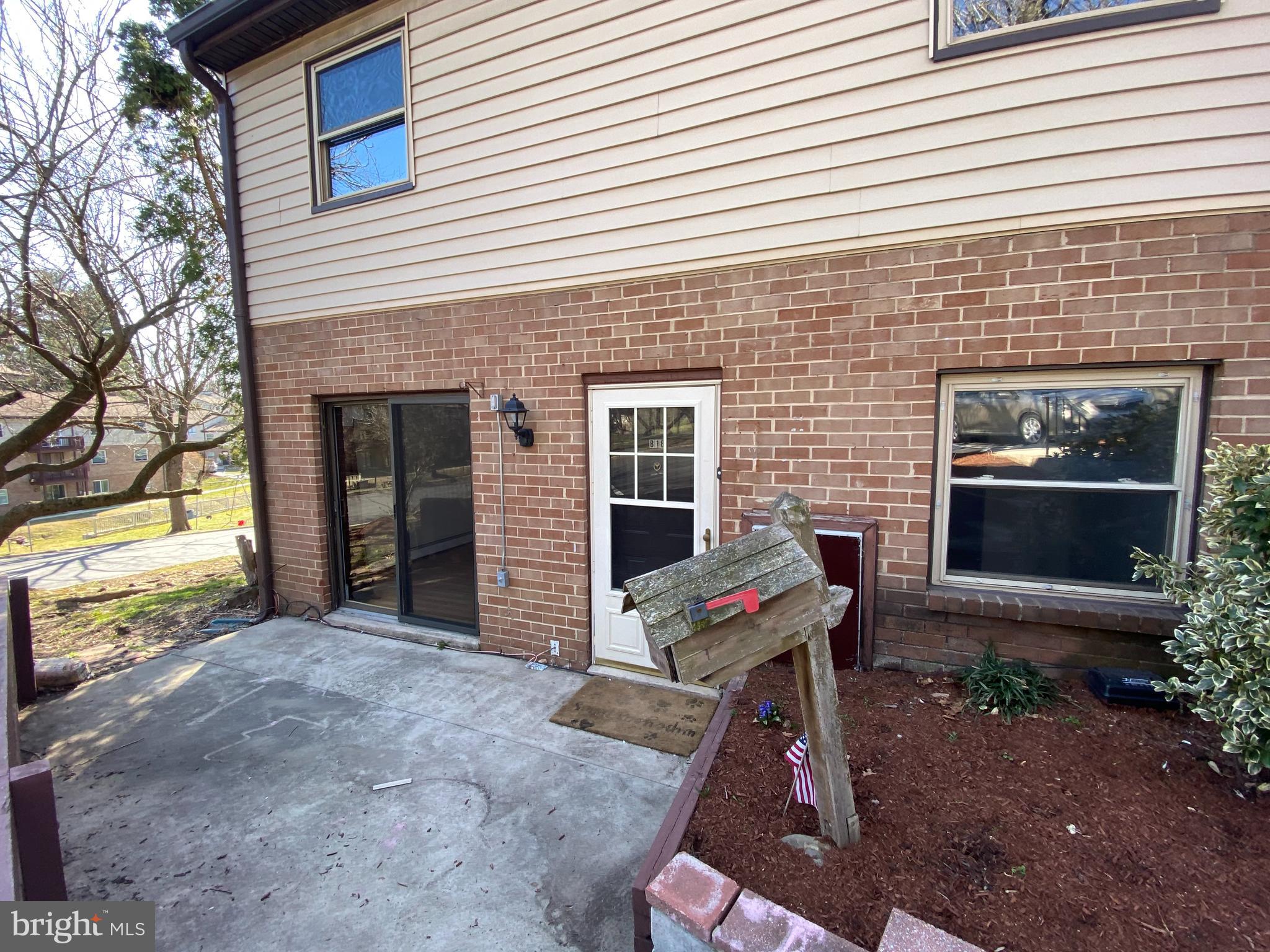 280 Bridgewater Road, Unit B18 Brookhaven, PA 19015 - Photo 5 of 23 Sliders to patio