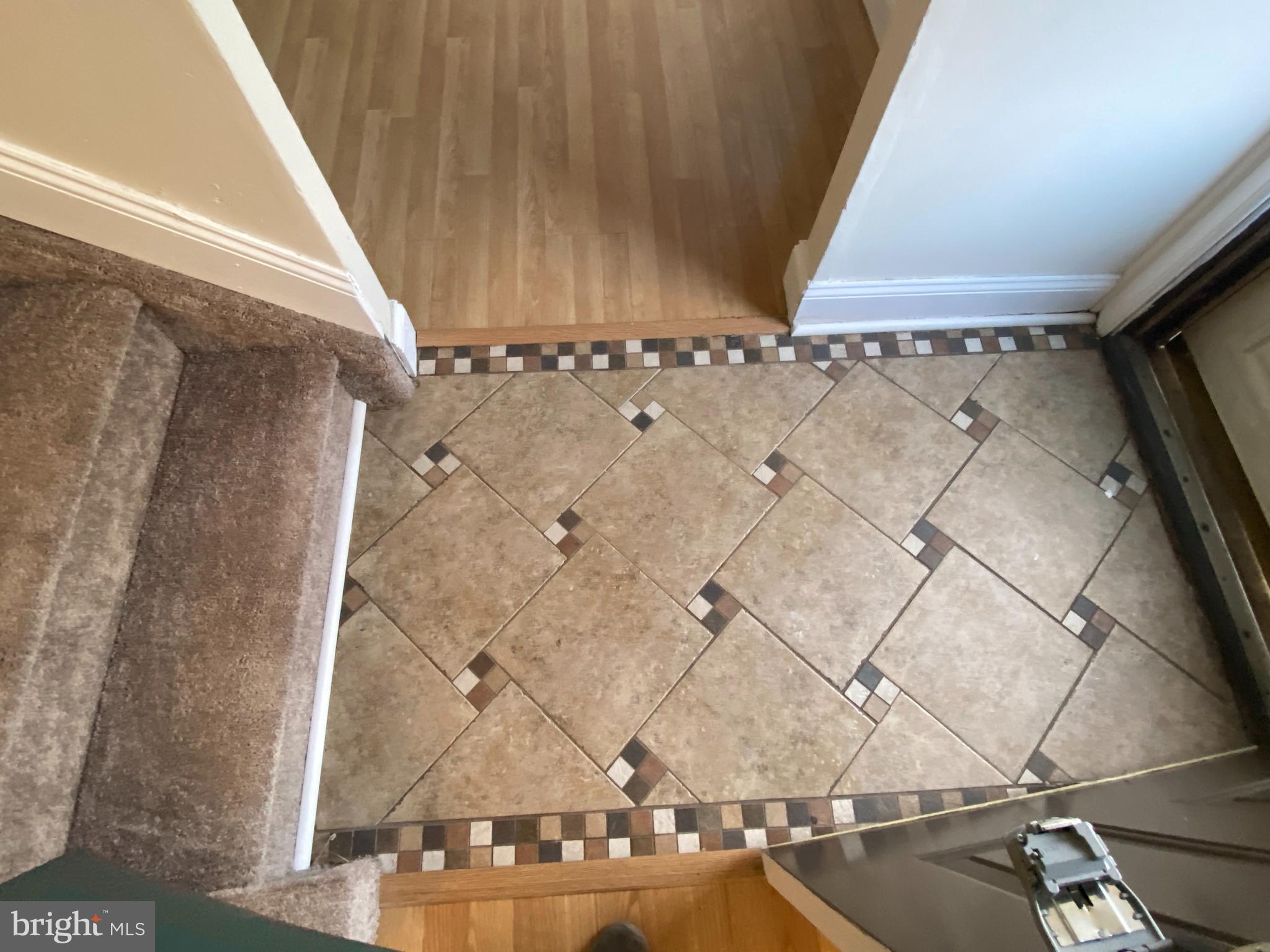 280 Bridgewater Road, Unit B18 Brookhaven, PA 19015 - Photo 6 of 23 Ceramic tile entrance