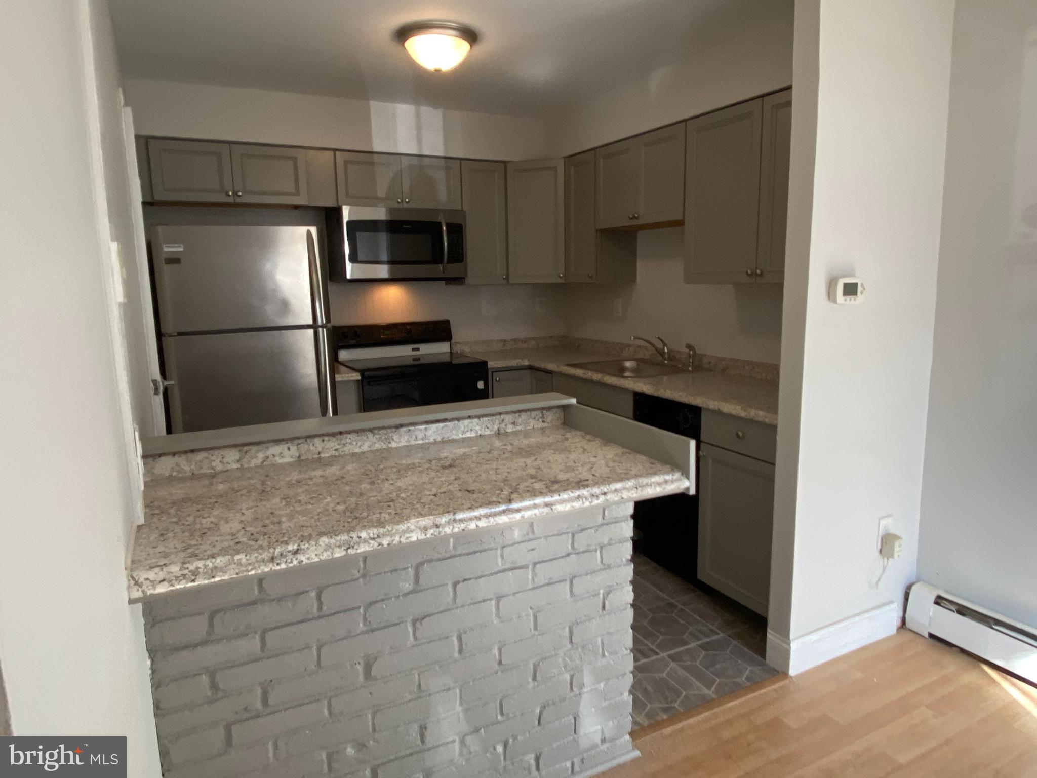 280 Bridgewater Road, Unit B18 Brookhaven, PA 19015 - Photo 10 of 23 Kitchen with breakfast bar