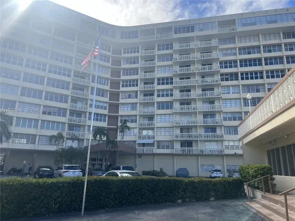 $2,150 | 1817 South Ocean Drive, Unit 718, Hallandale Beach, FL 33009